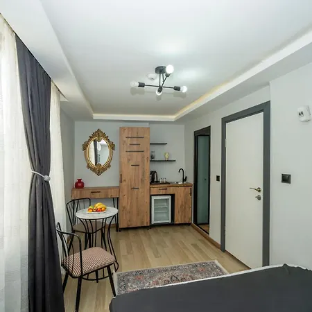 Deluxe Valeria מלון 2*