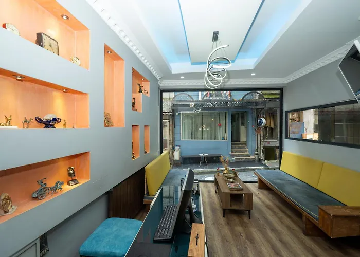 מלון Deluxe Valeria 2*