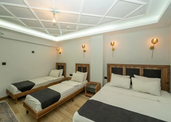 מלון Deluxe Valeria 2*