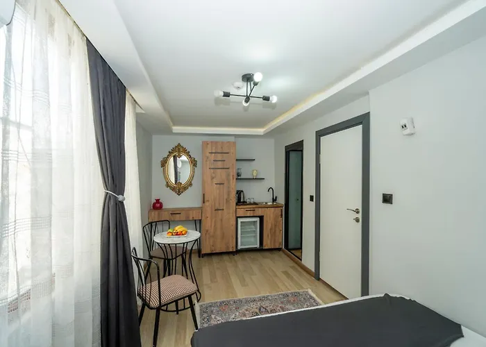 Deluxe Valeria מלון 2*